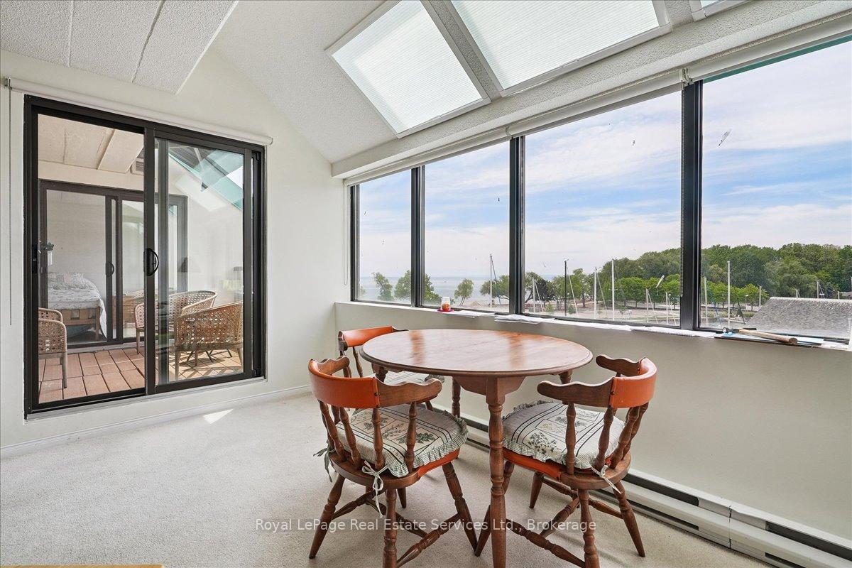 2 Bedrooms Condo at 100 Bronte, Oakville For sale