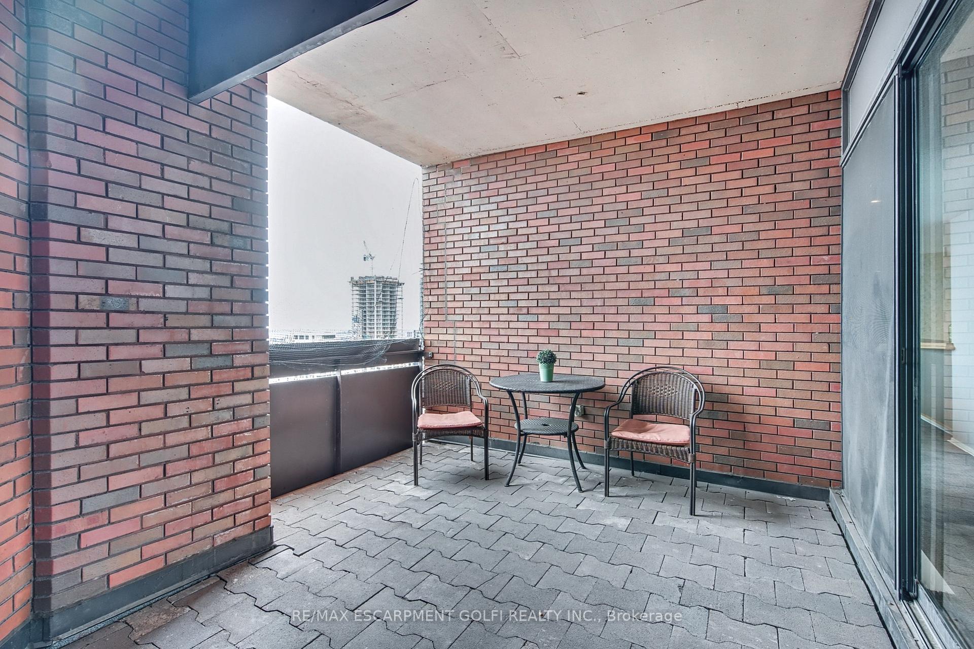 2 Bedrooms Condo at 222 Jackson,  Hamilton For sale