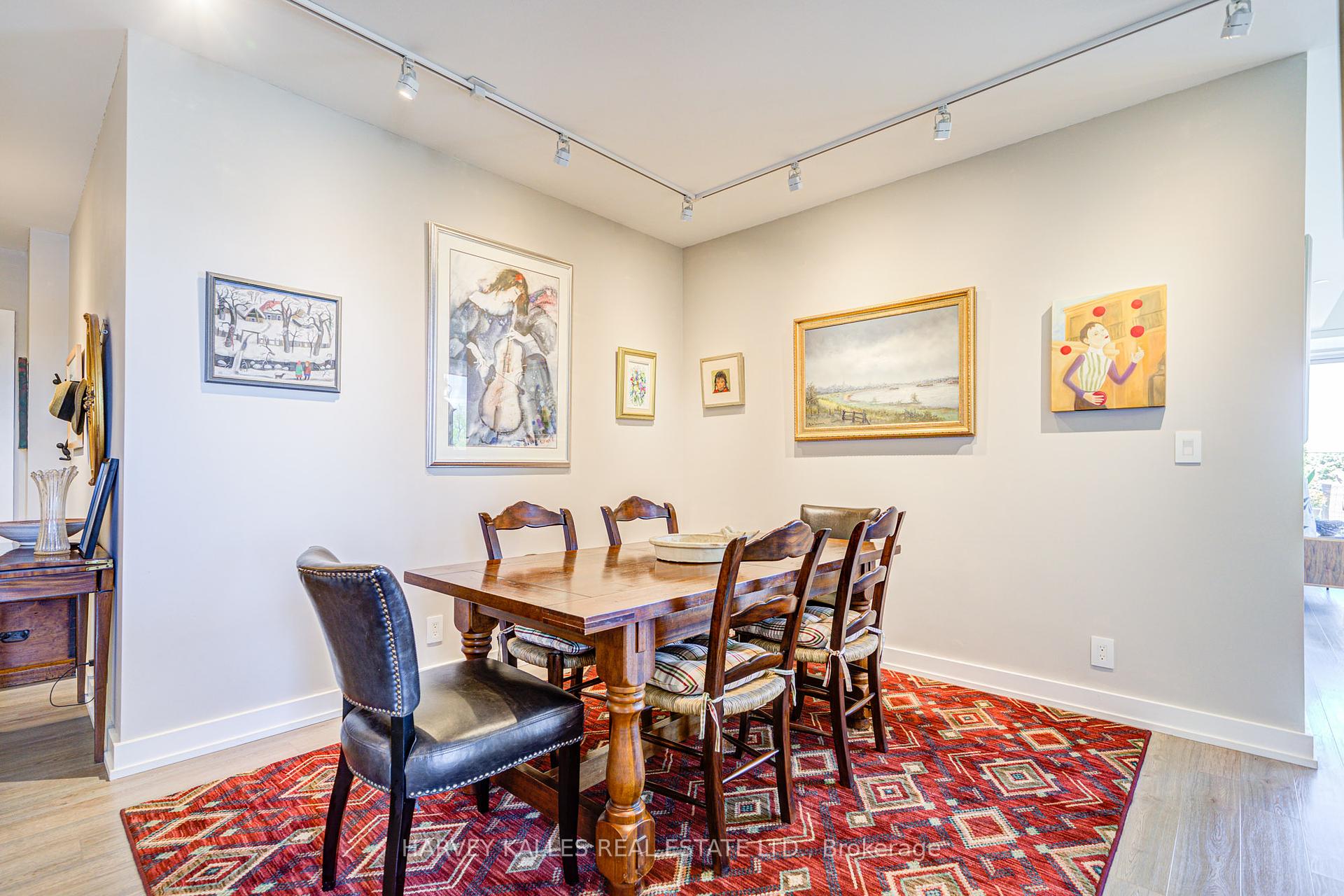 2 Bedrooms Condo at 6 Parkwood, Toronto For sale