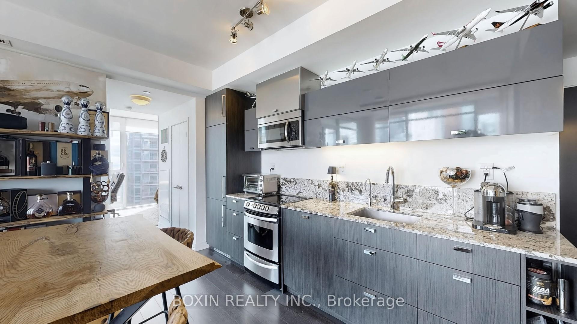 2 Bedrooms Condo at 290 Adelaide,  Toronto For sale
