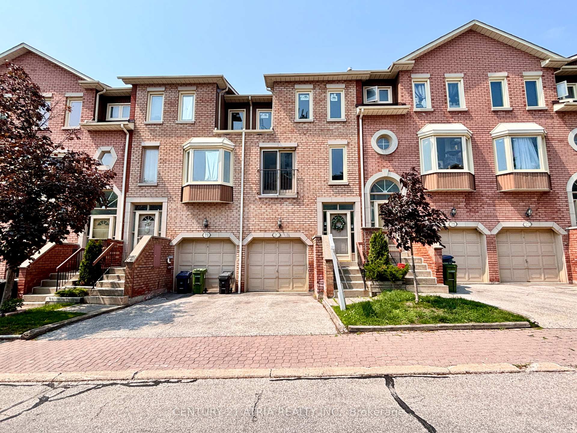4 Bedrooms Condo at 3 Reidmount, Toronto For sale