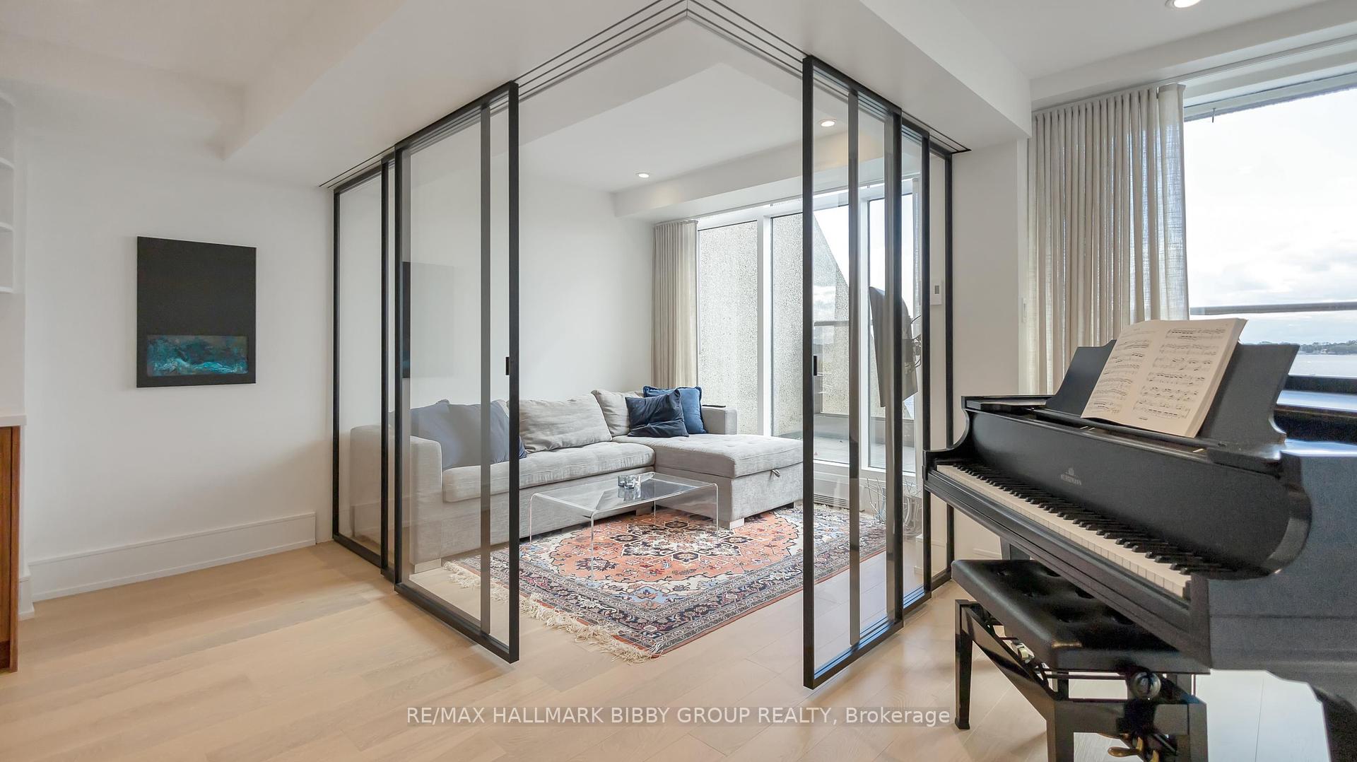 3 Bedrooms Condo at 99 Harbour, Toronto For sale
