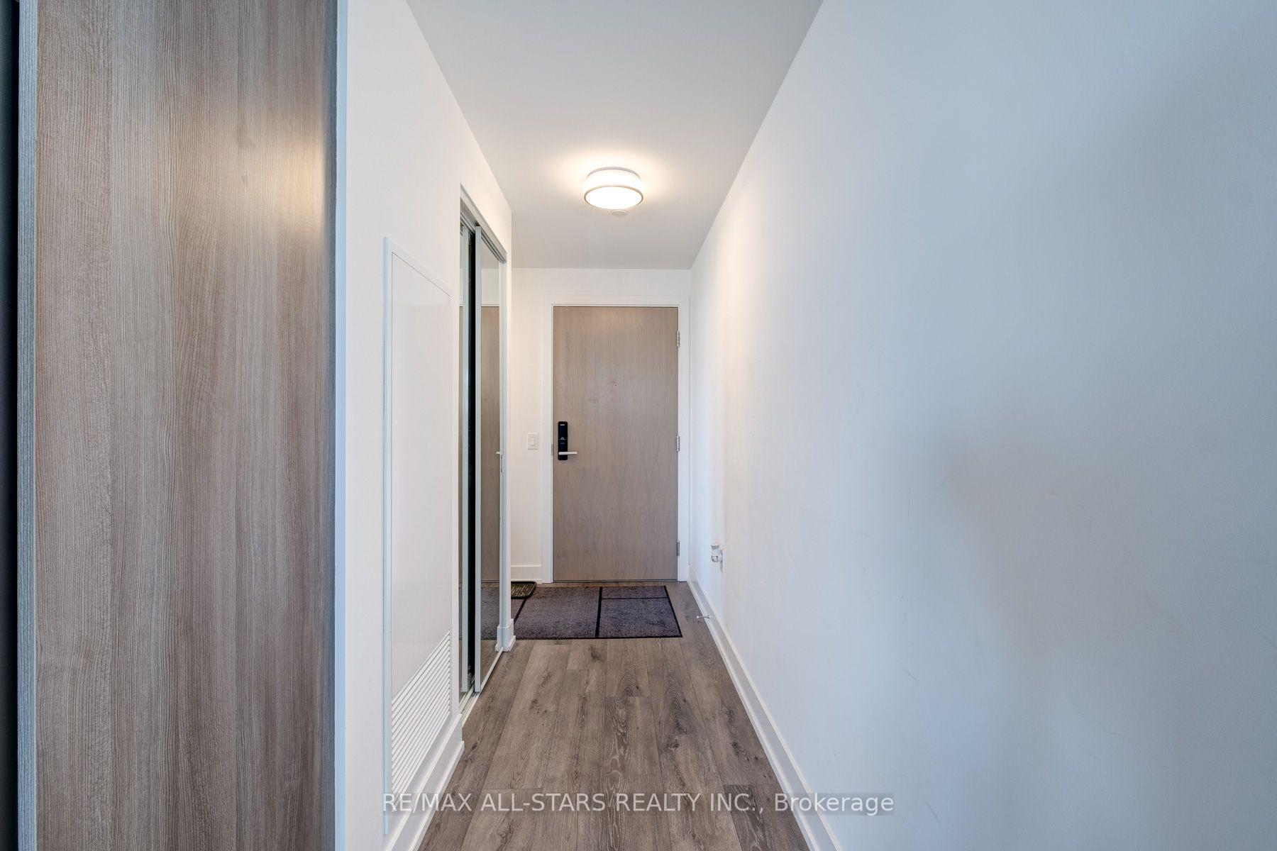 3 Bedrooms Condo at 575 Bloor, Toronto For sale