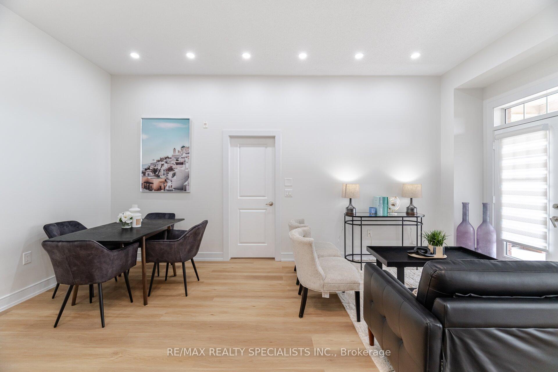 2 Bedrooms Condo at 2326 TAUNTON, Oakville For sale