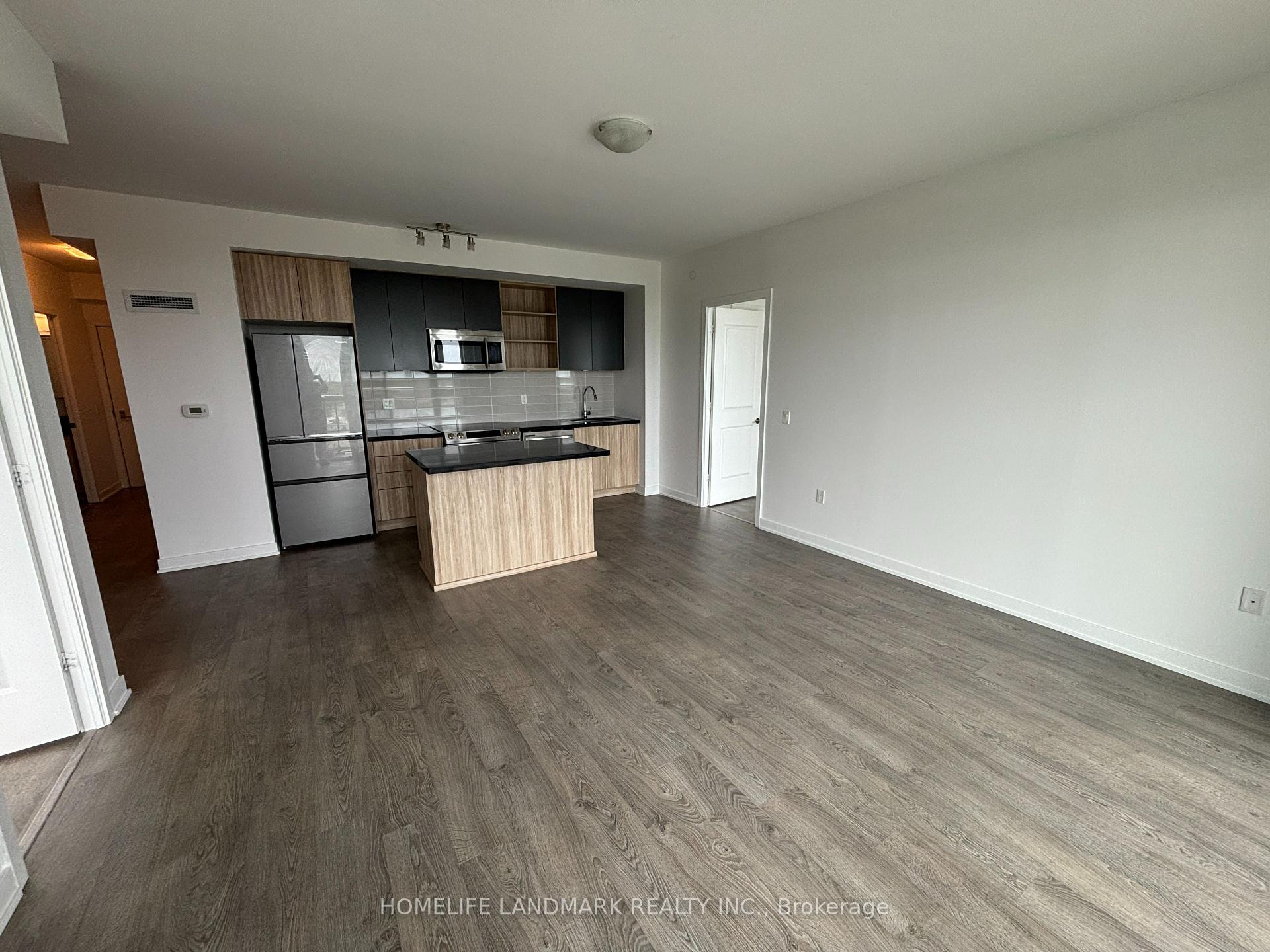 3 Bedrooms Condo at 4677 Glen Erin, Mississauga For sale