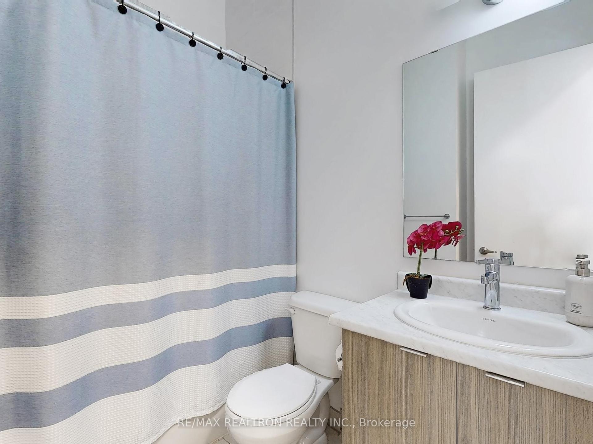 2 Bedrooms Condo at 160 Canon Jackson, Toronto For sale
