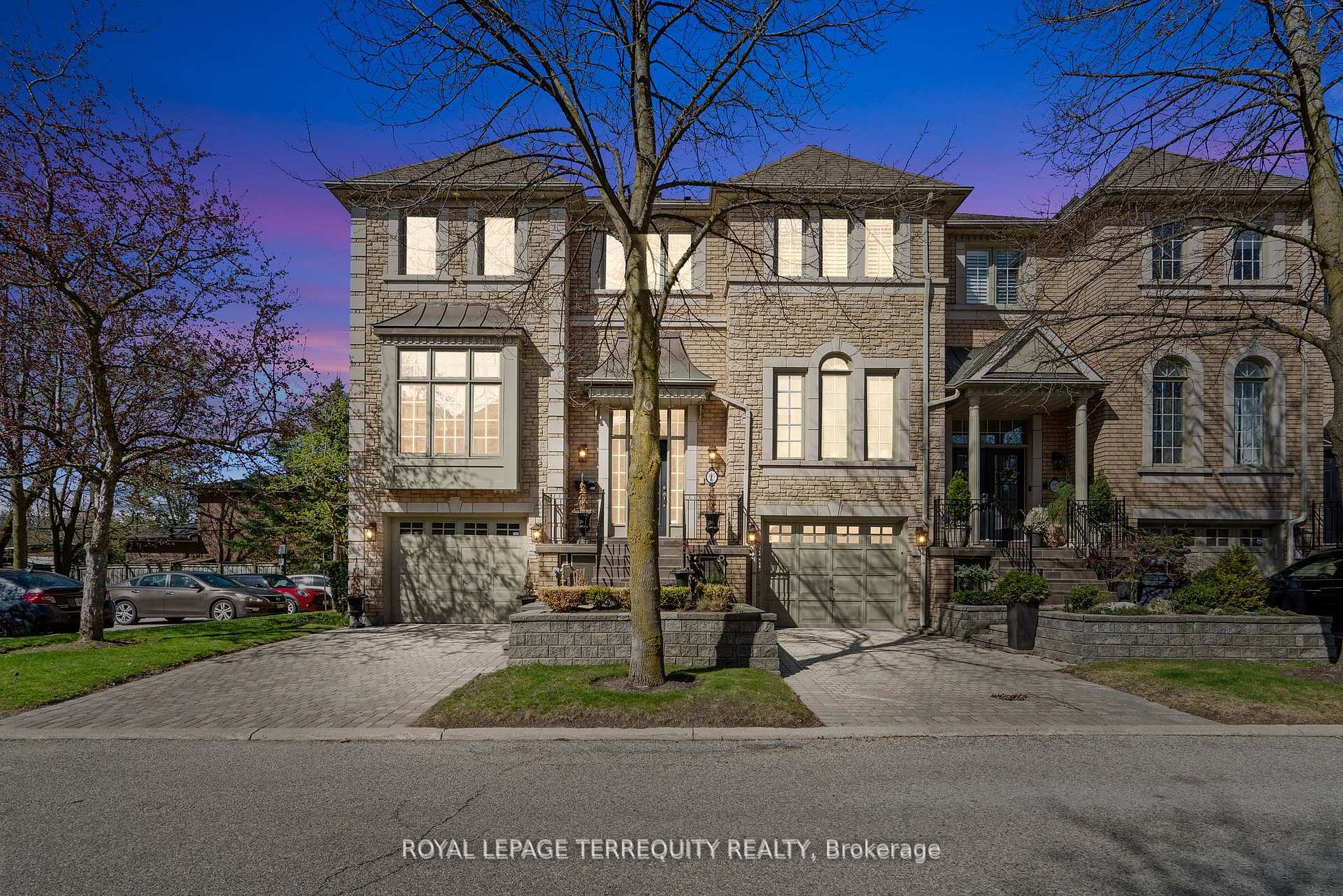 3 Bedrooms Condo at 197 La Rose, Toronto For sale