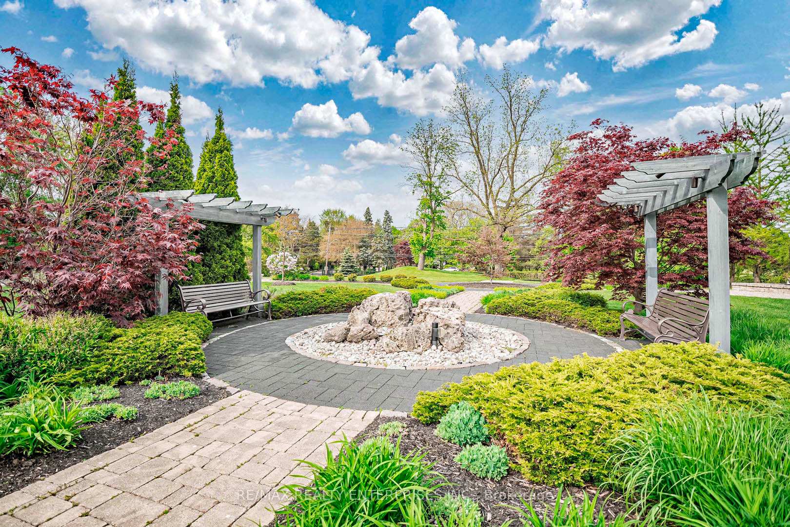2 Bedrooms Condo at 1400 Dixie, Mississauga For sale
