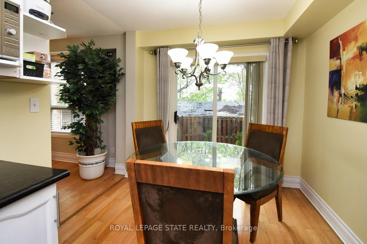 3 Bedrooms Condo at 565 Rymal, Hamilton For sale