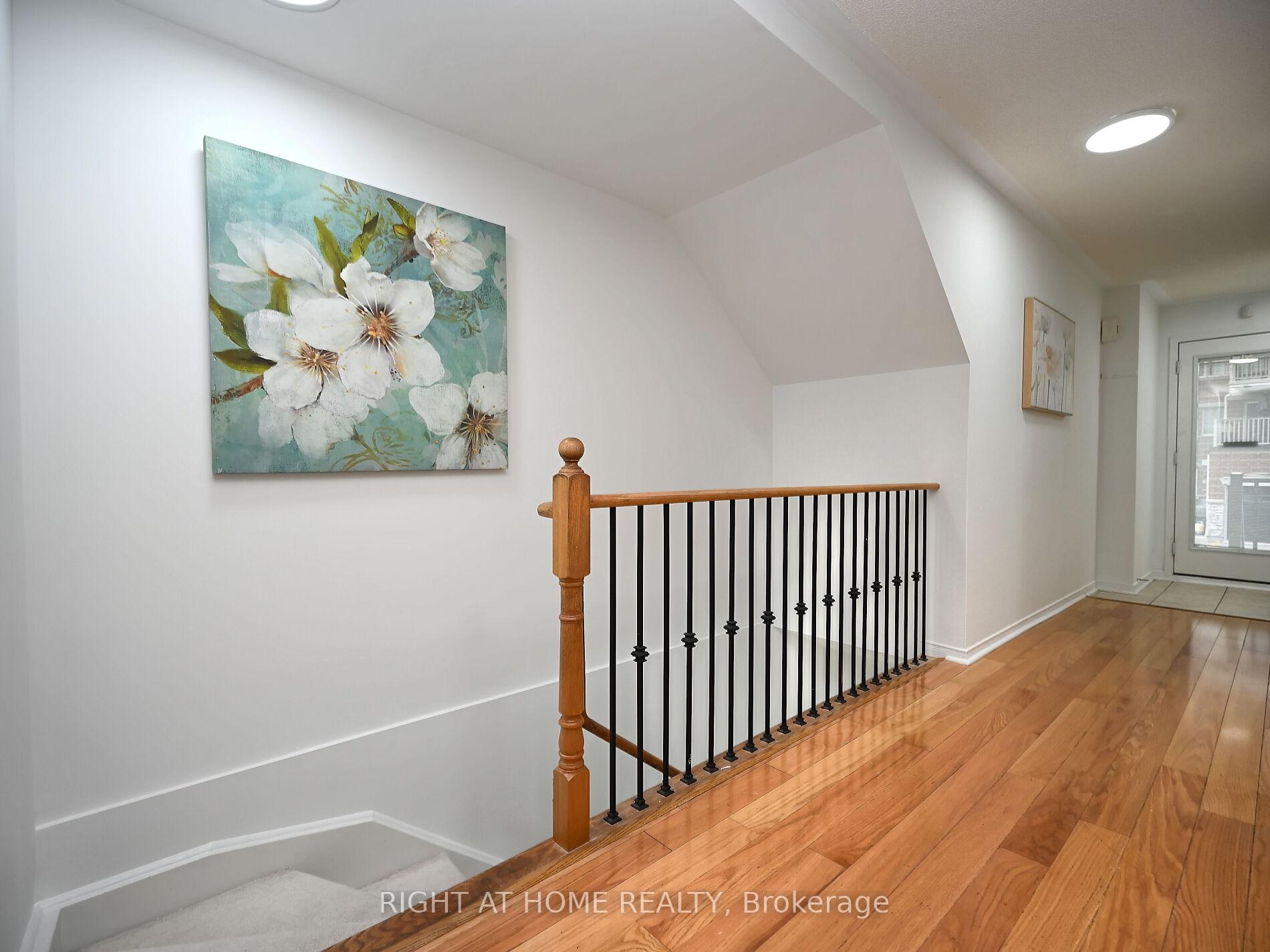2 Bedrooms Condo at 3250 Bentley, Mississauga For sale