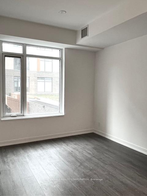 2 Bedrooms Condo at 8 Beverley Glen,  Vaughan For sale