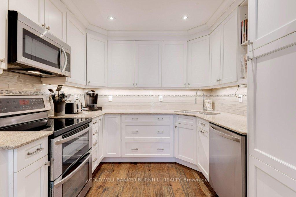 3 Bedrooms Condo at 2301 CAVENDISH,  Burlington For sale