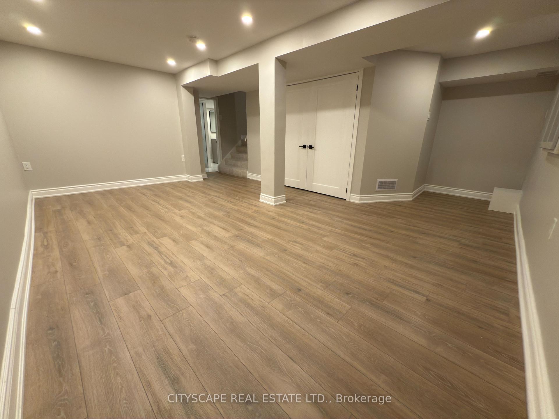 4 Bedrooms Condo at 5659 Glen Erin, Mississauga For sale