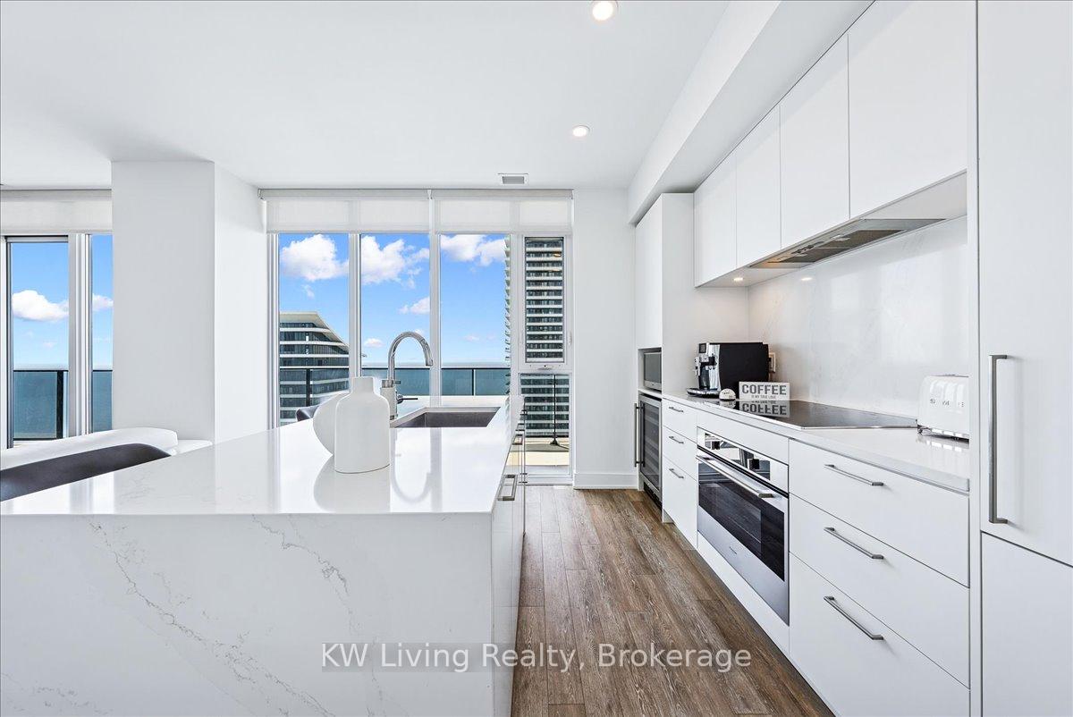 2 Bedrooms Condo at 70 Annie Craig, Toronto For sale