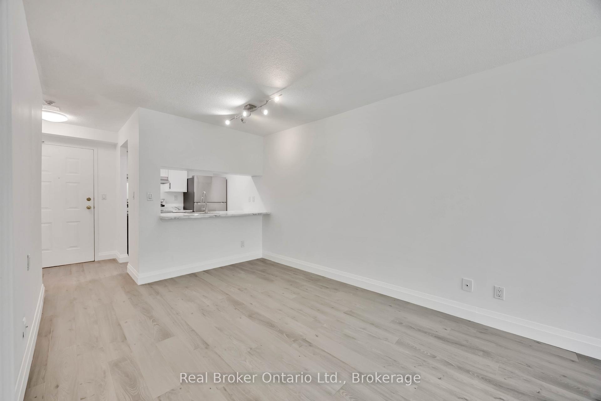 2 Bedrooms Condo at 222 The Esplanade, Toronto For sale