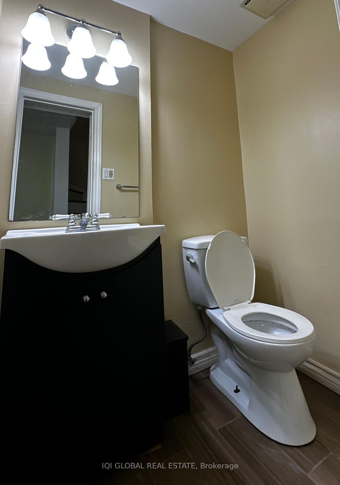 3 Bedrooms Condo at 3500 South Mills, Mississauga For sale