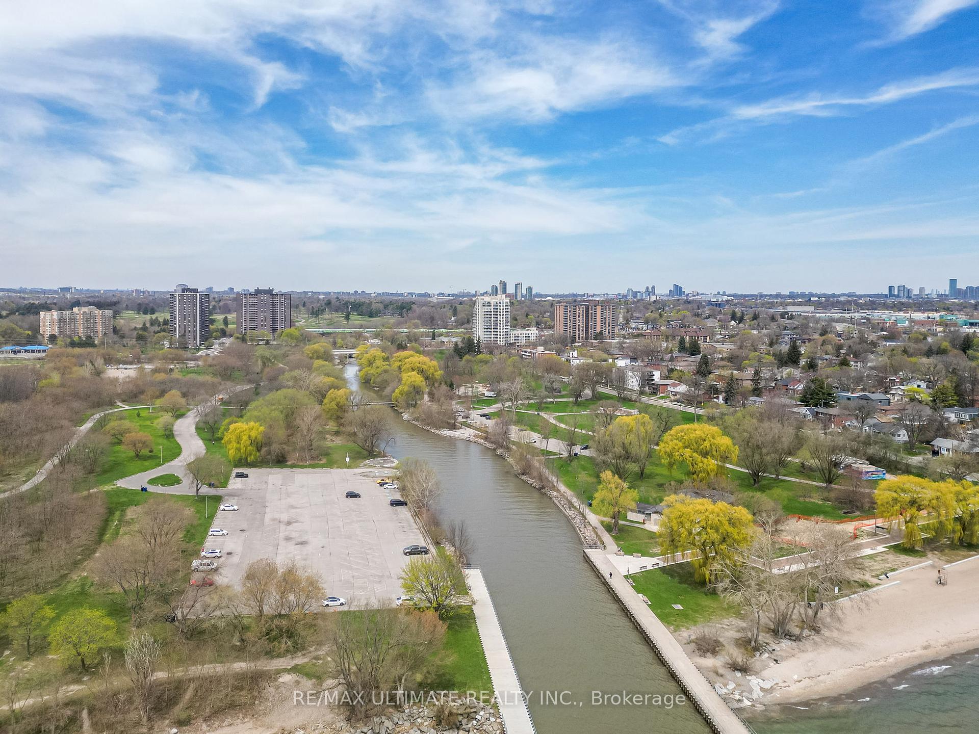 2 Bedrooms Condo at 1485 Lakeshore,  Mississauga For sale