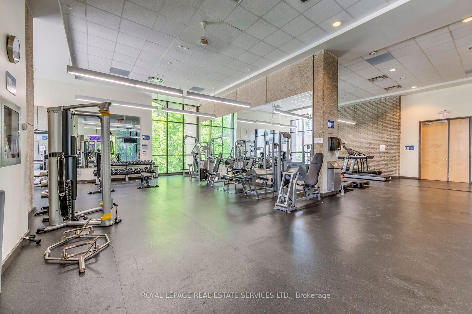 2 Bedrooms Condo at 33 Harbour, Toronto For sale