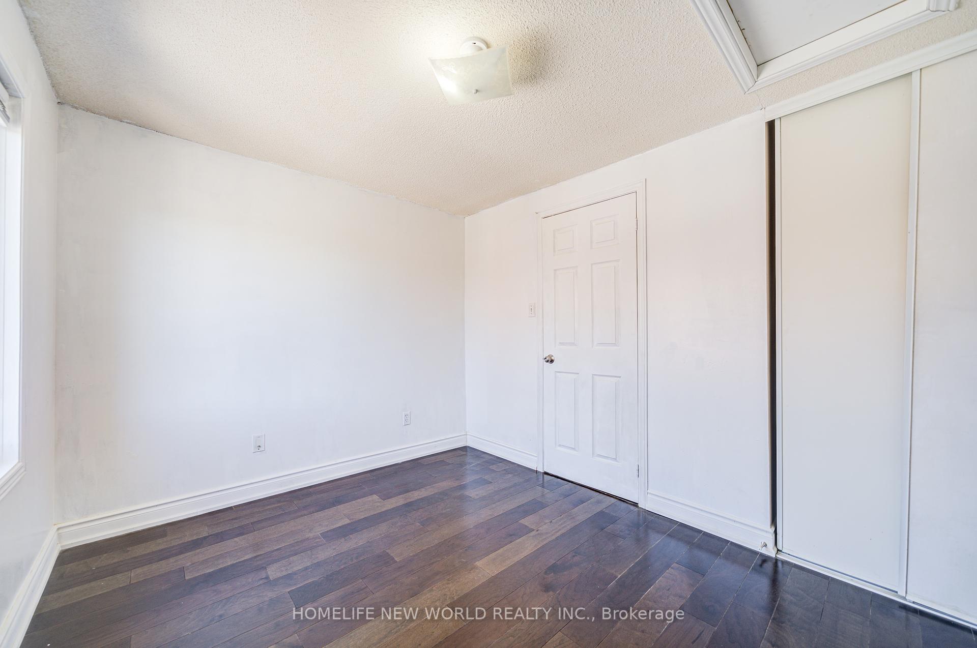 3 Bedrooms Condo at 3895 Doug Leavens, Mississauga For sale