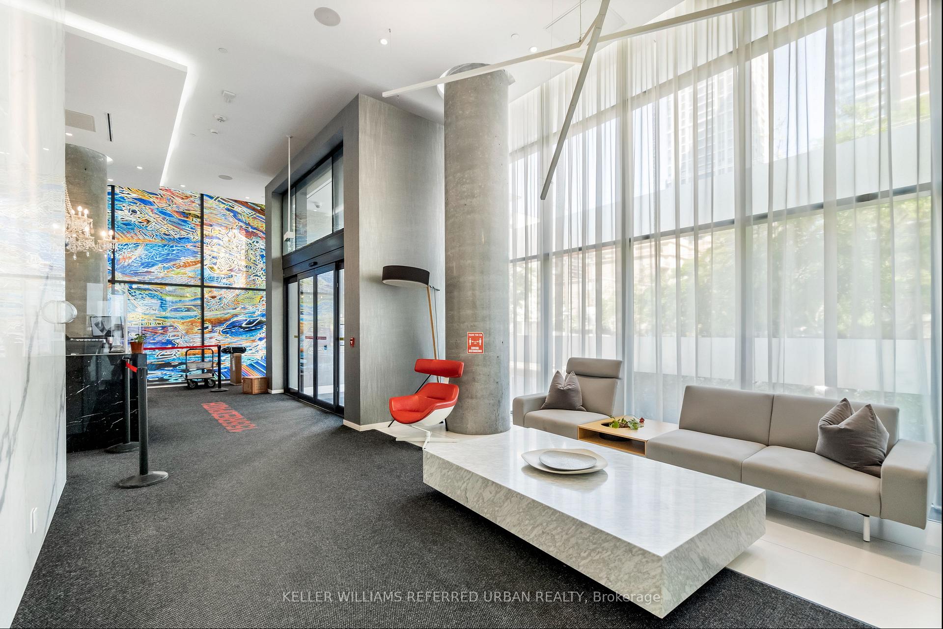 2 Bedrooms Condo at 185 Roehampton, Toronto For sale