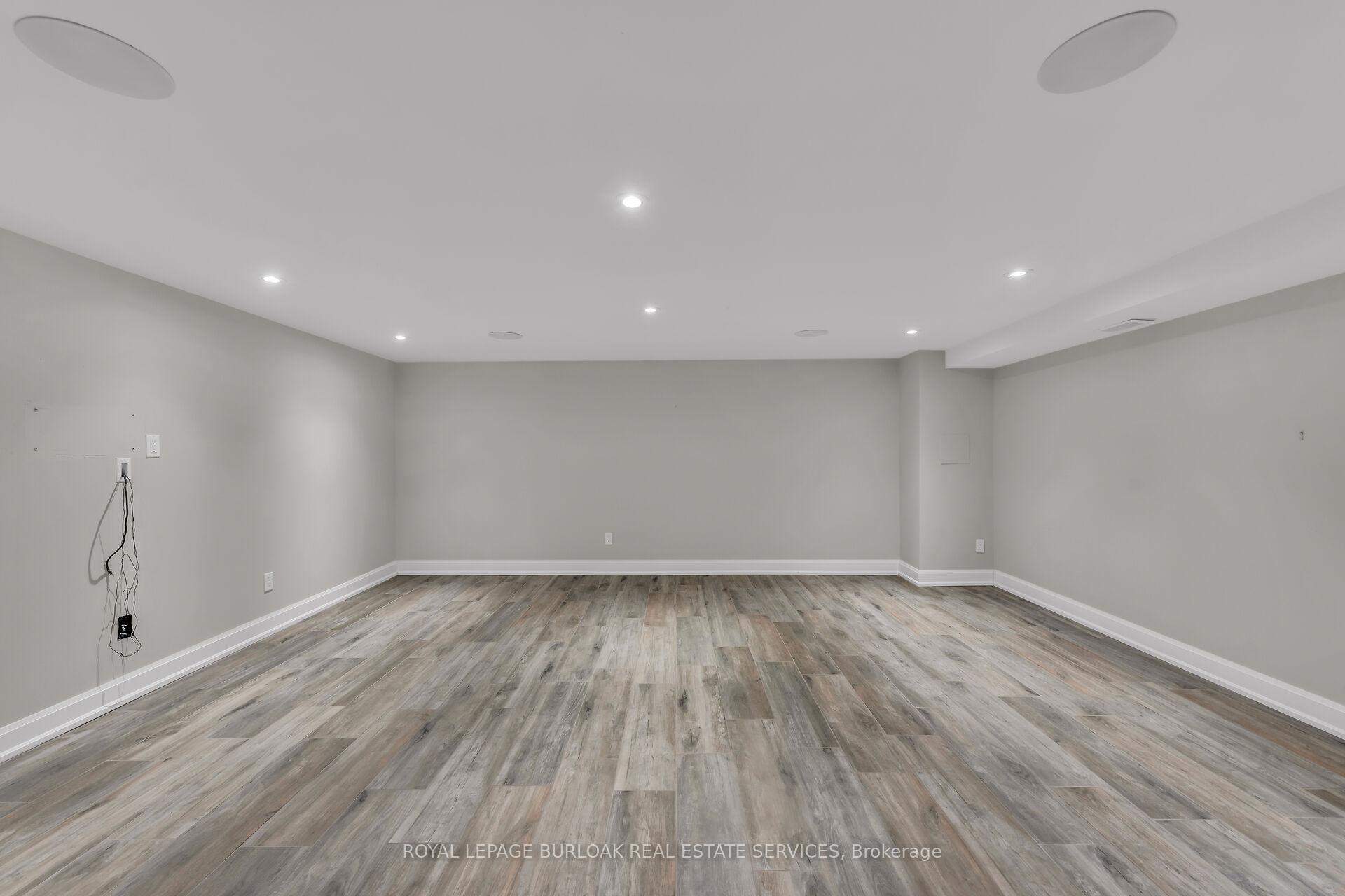 3 Bedrooms Condo at 509 Elizabeth,  Burlington For sale