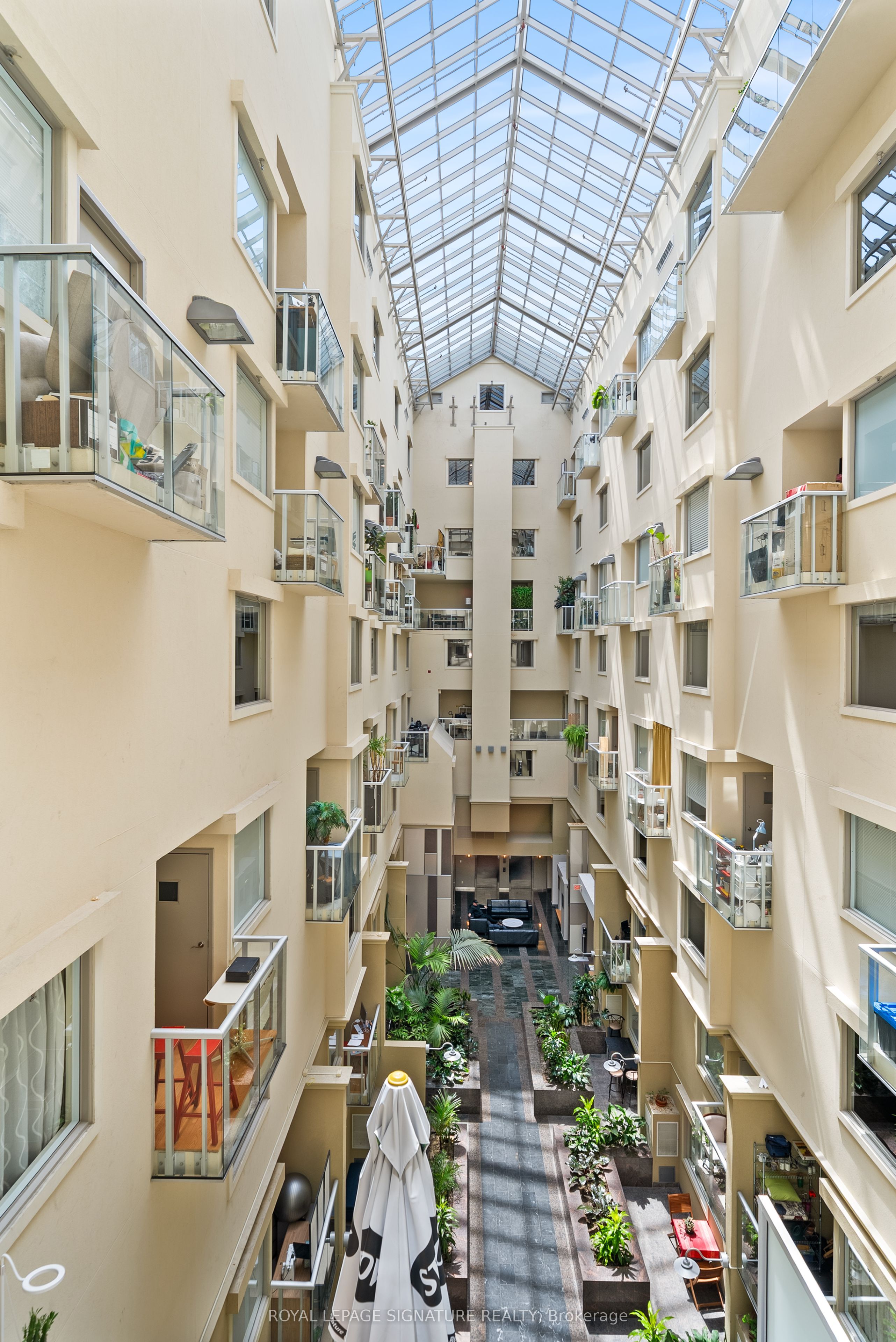 437 Roncesvalles Avenue, #423