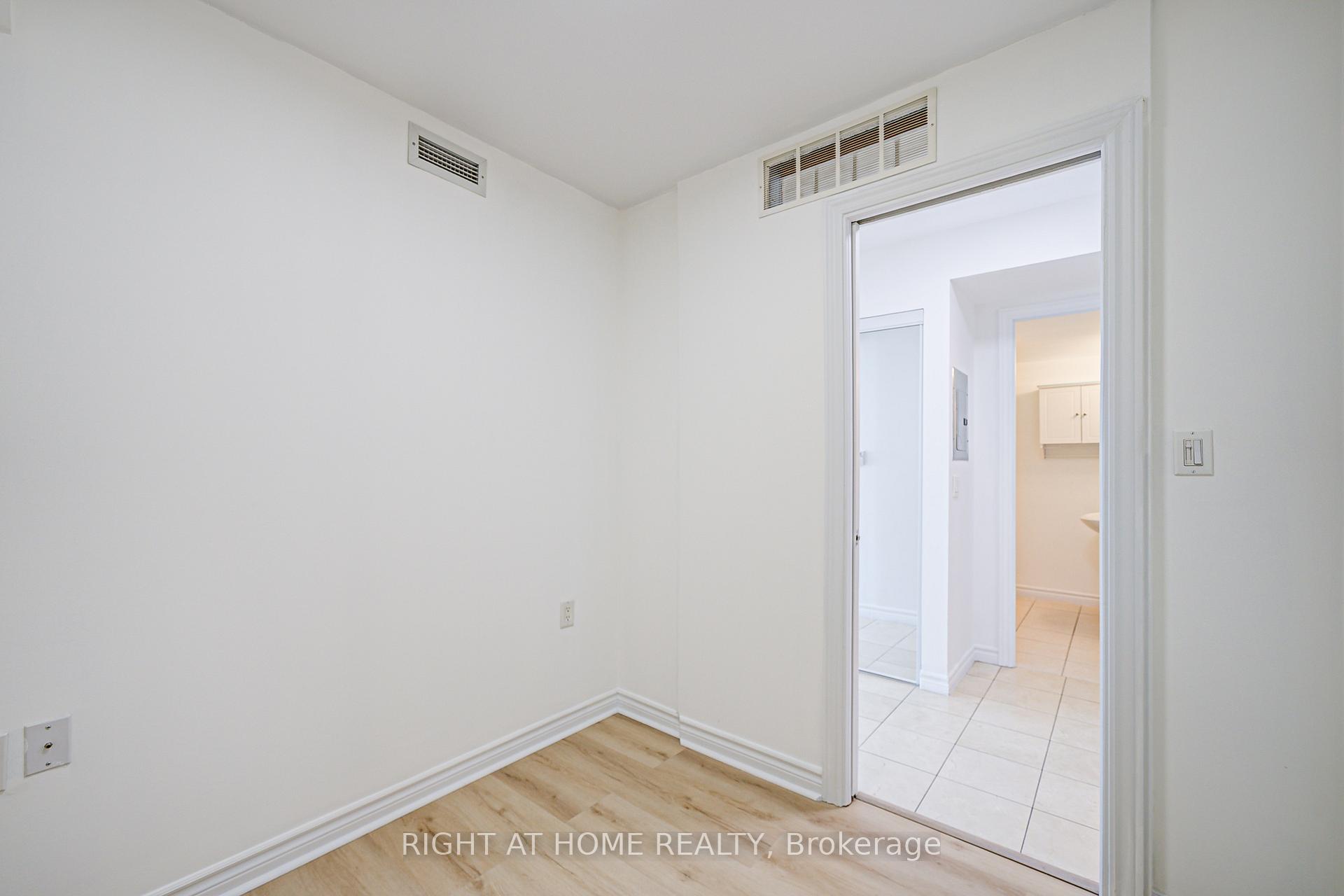 2 Bedrooms Condo at 3840 Bathurst, Toronto For sale