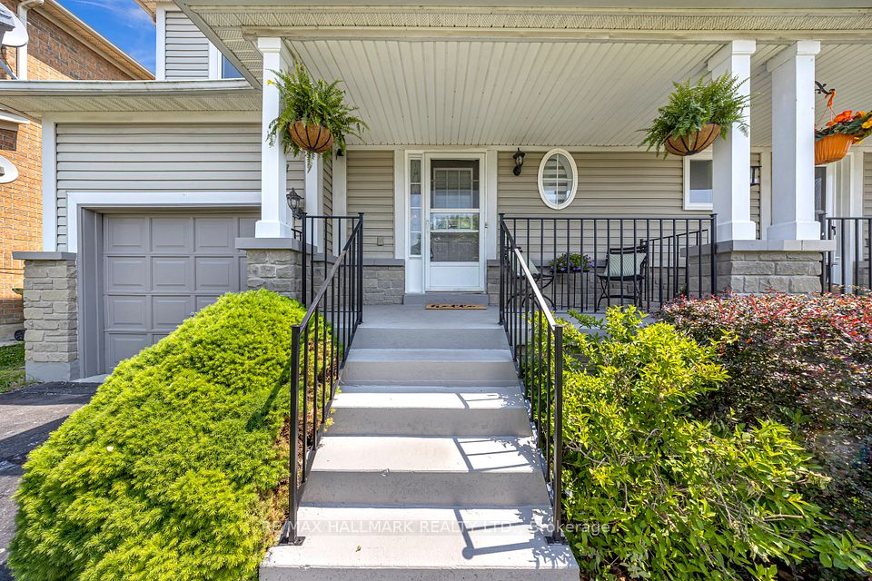 37 Freeport Drive, Toronto, ON M1C 5G1