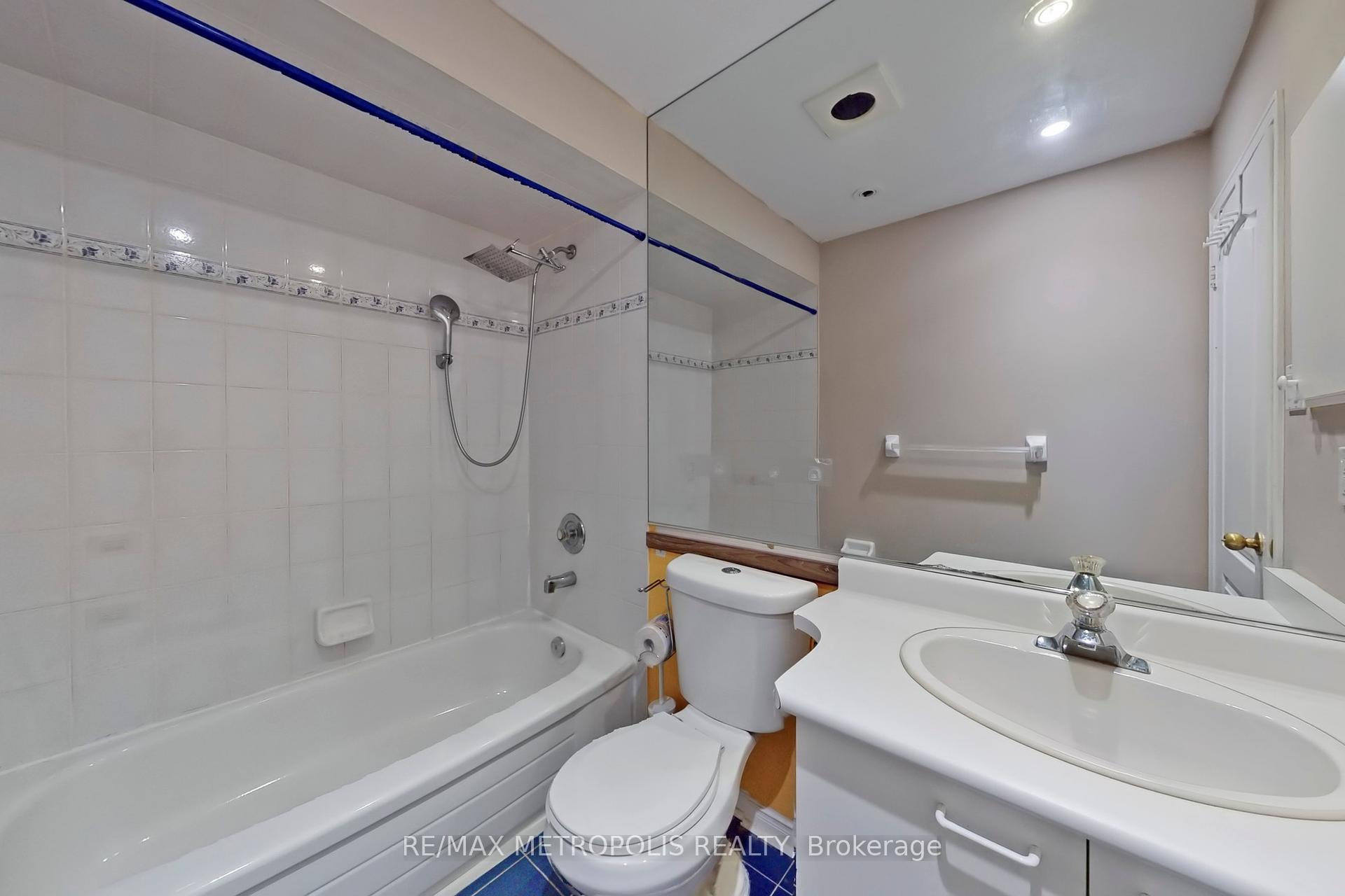 3 Bedrooms Condo at 735 New Westminster, Vaughan For sale