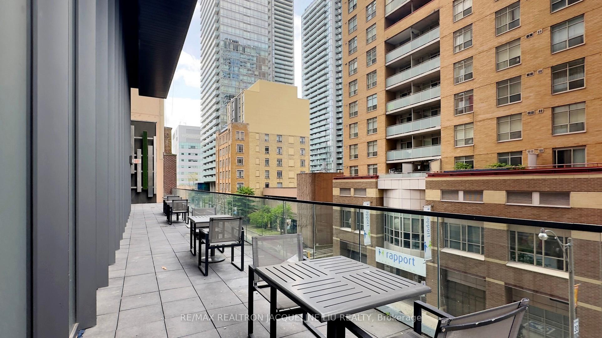 1 Bedroom Condo at 15 Grenville, Toronto For sale