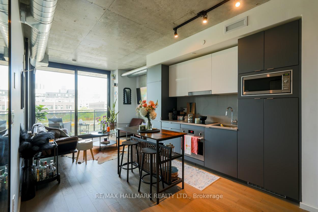2 Bedrooms Condo at 21 Lawren Harris, Toronto For sale