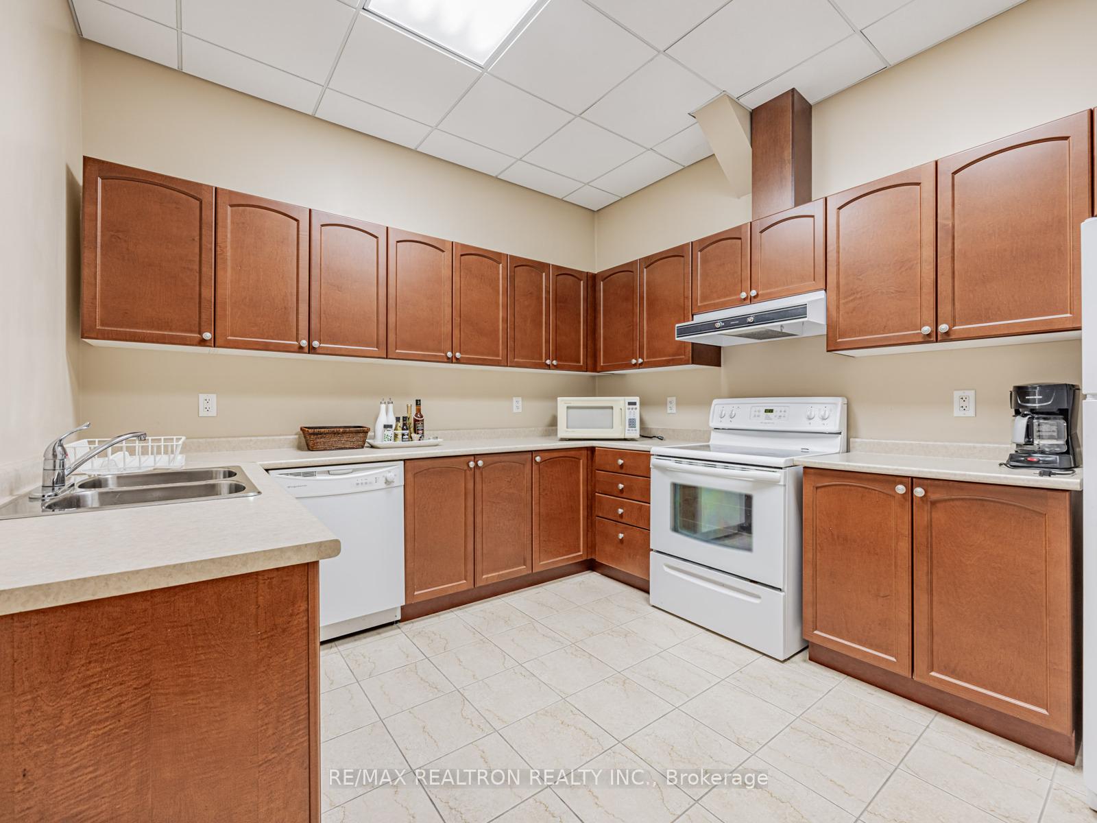 2 Bedrooms Condo at 9901 Keele, Vaughan For sale