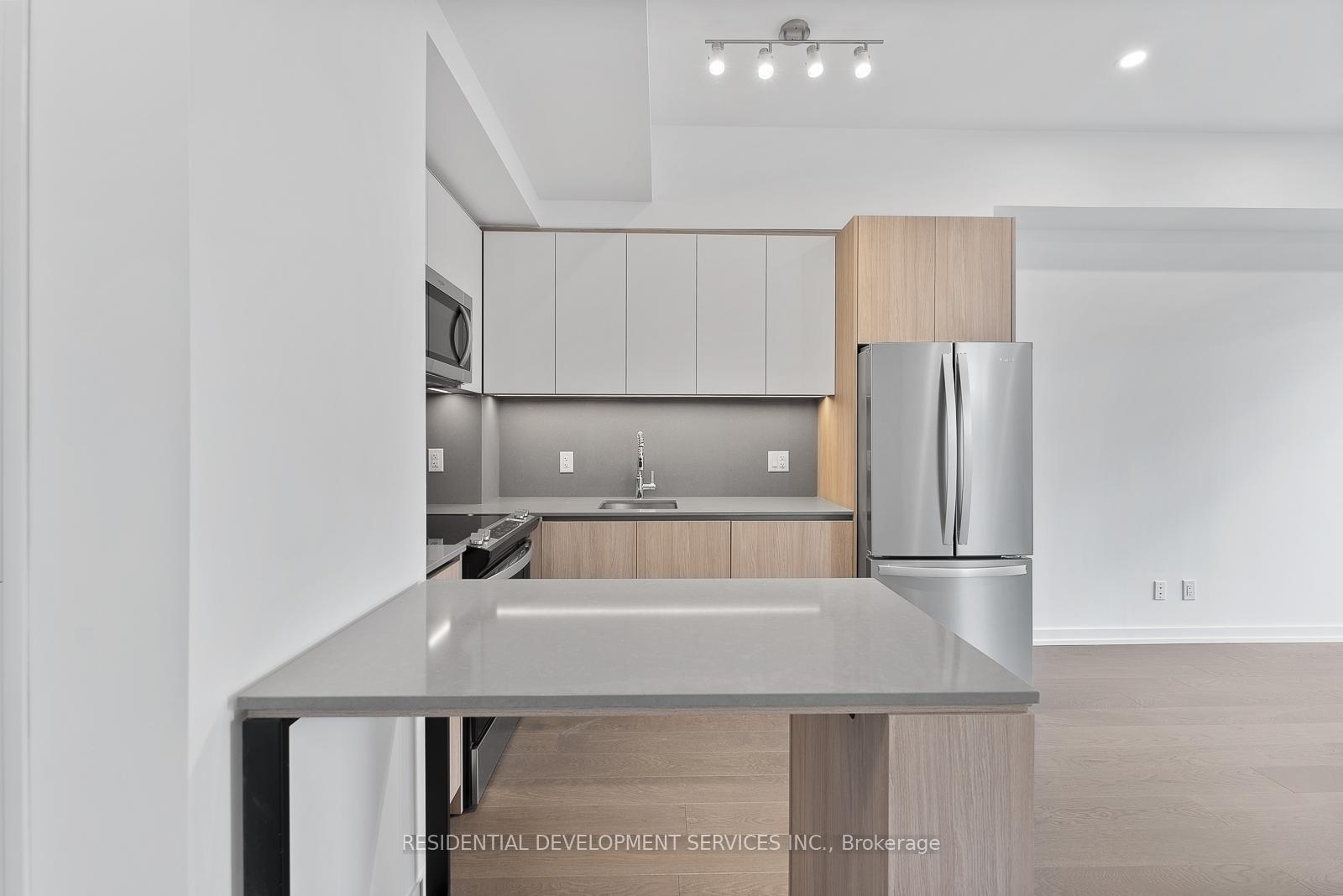 4 Bedrooms Condo at 15 Maryport,  Toronto For sale