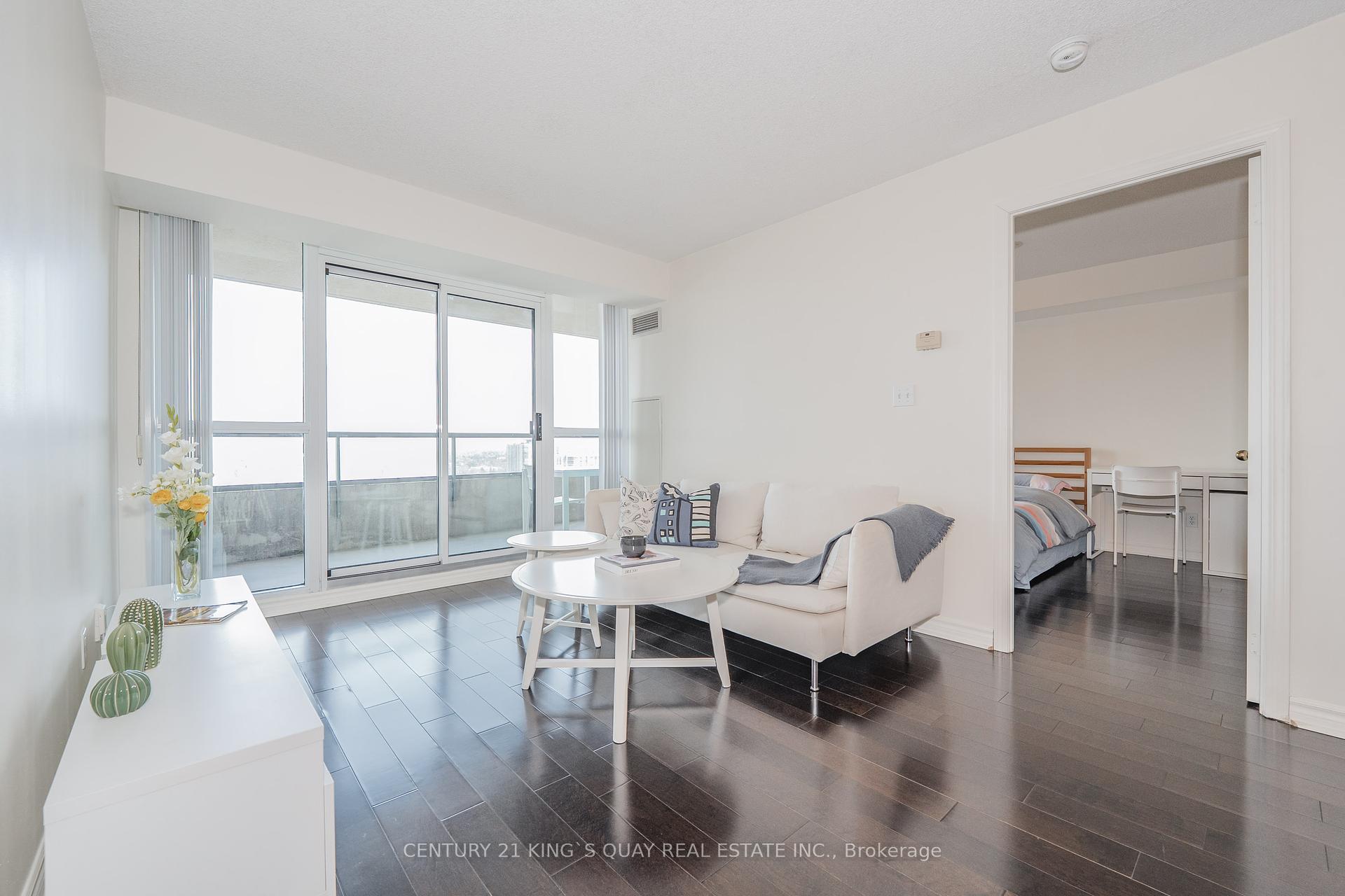 3 Bedrooms Condo at 18 Spring Garden, Toronto For sale