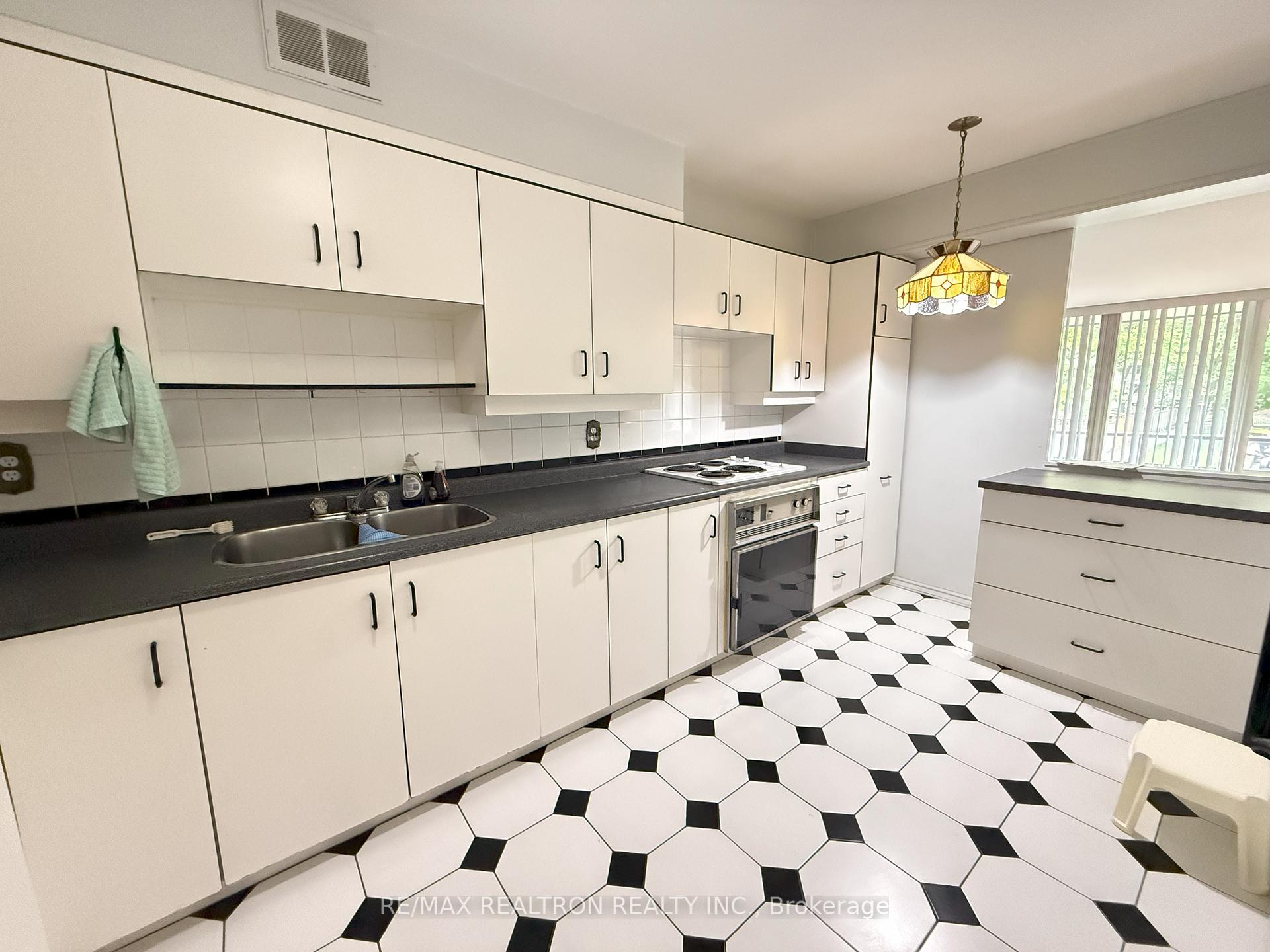 3 Bedrooms Condo at 1 Four Winds, Toronto For sale