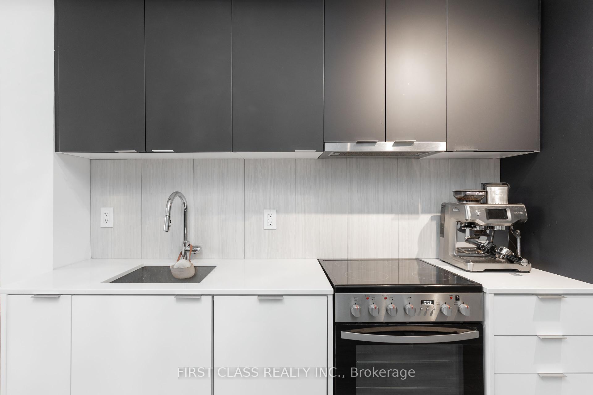 2 Bedrooms Condo at 8 Tippett Rd, Toronto For sale