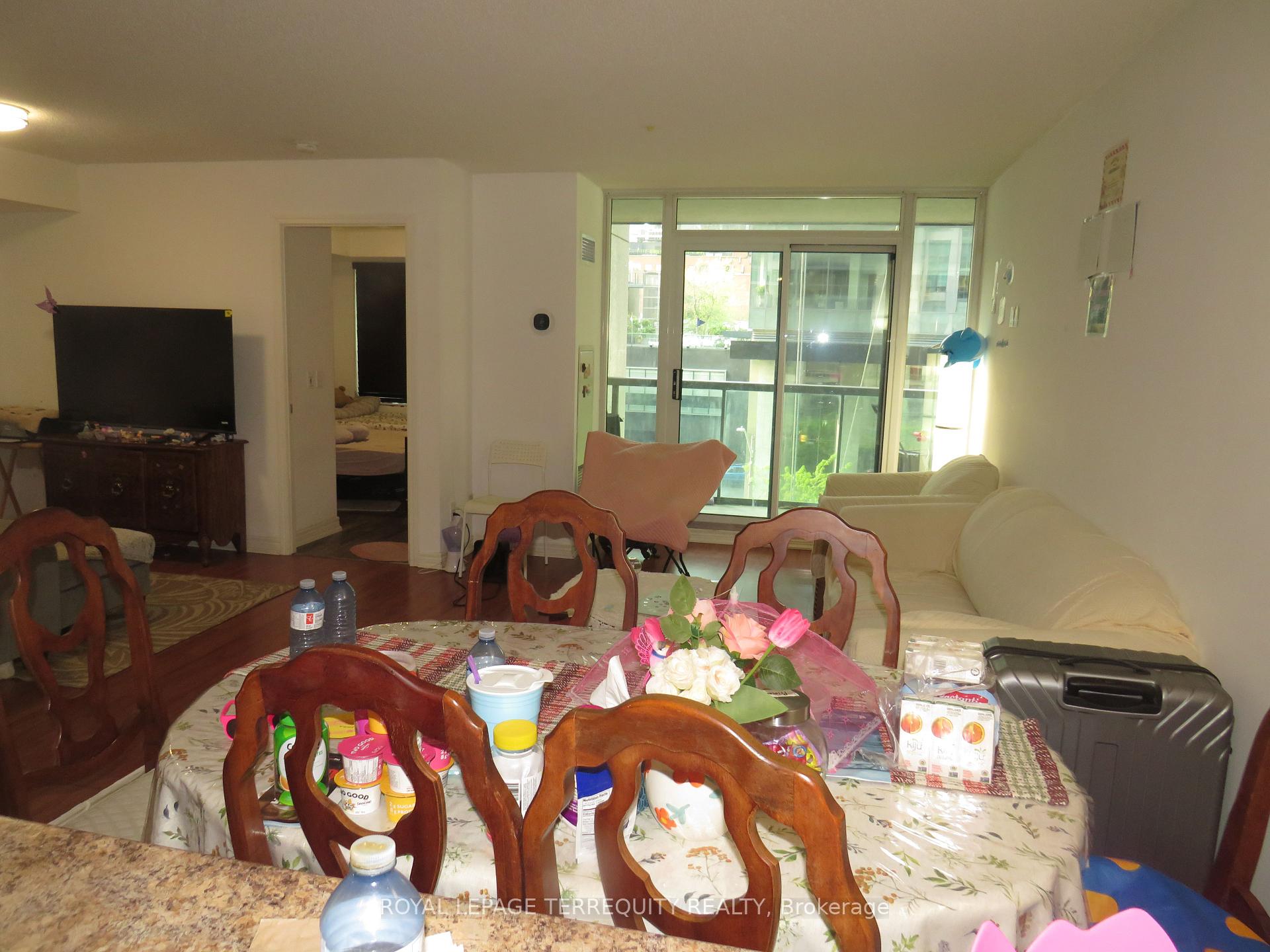 2 Bedrooms Condo at 30 Grand Trunk, Toronto For sale