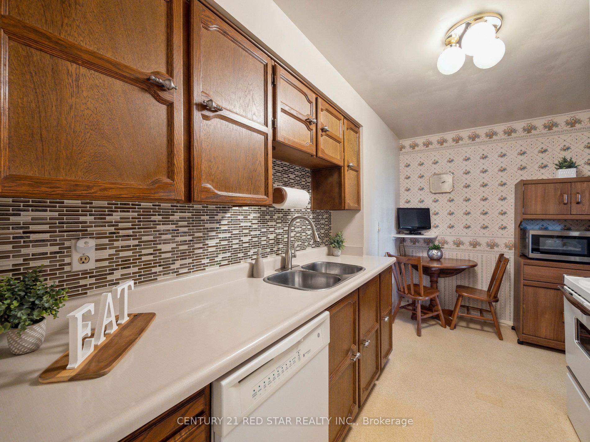 2 Bedrooms Condo at 4001 Don Mills, Toronto For sale