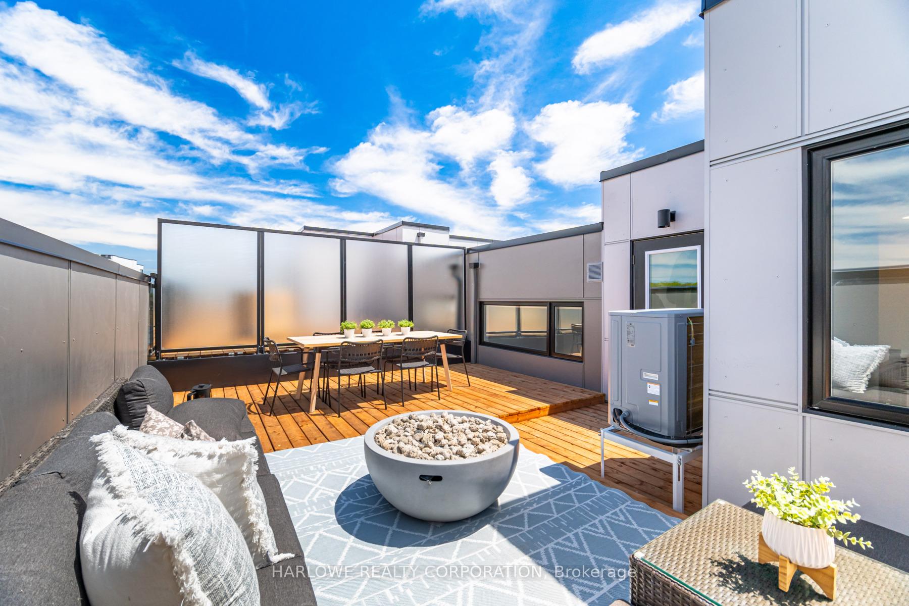 3 Bedrooms Condo at 268 Ironside, Oakville For sale