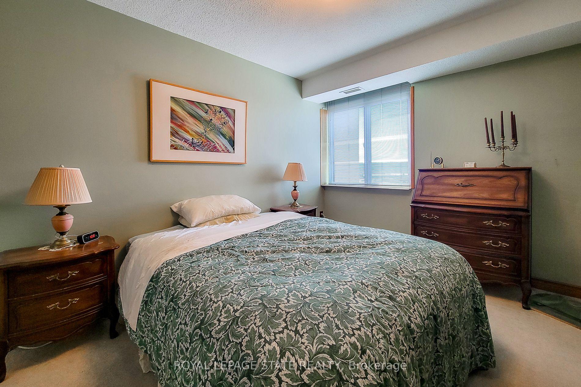 3 Bedrooms Condo at 301 Frances, Hamilton For sale