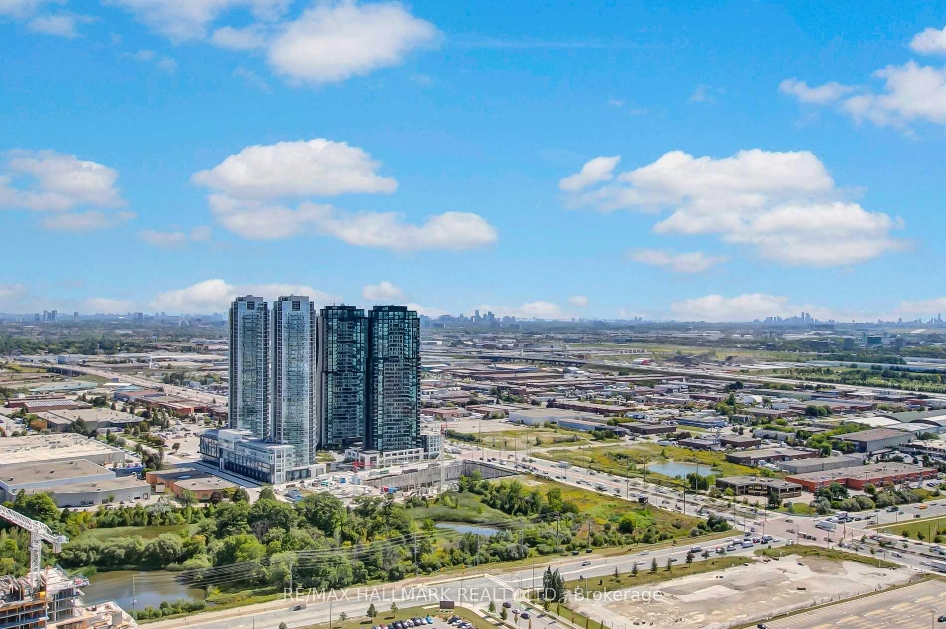 3 Bedrooms Condo at 898 Portage, Vaughan For sale