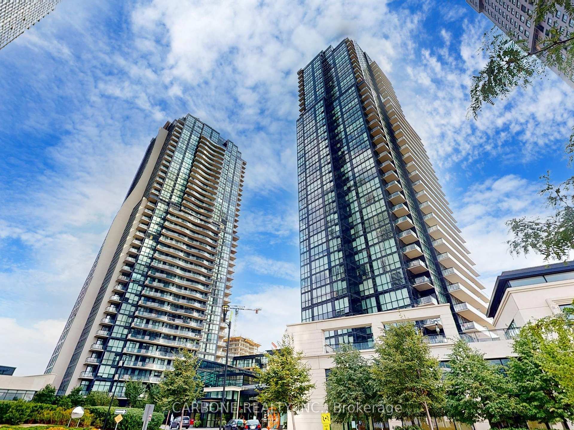 3 Bedrooms Condo at 2900 Hwy 7, Vaughan For sale