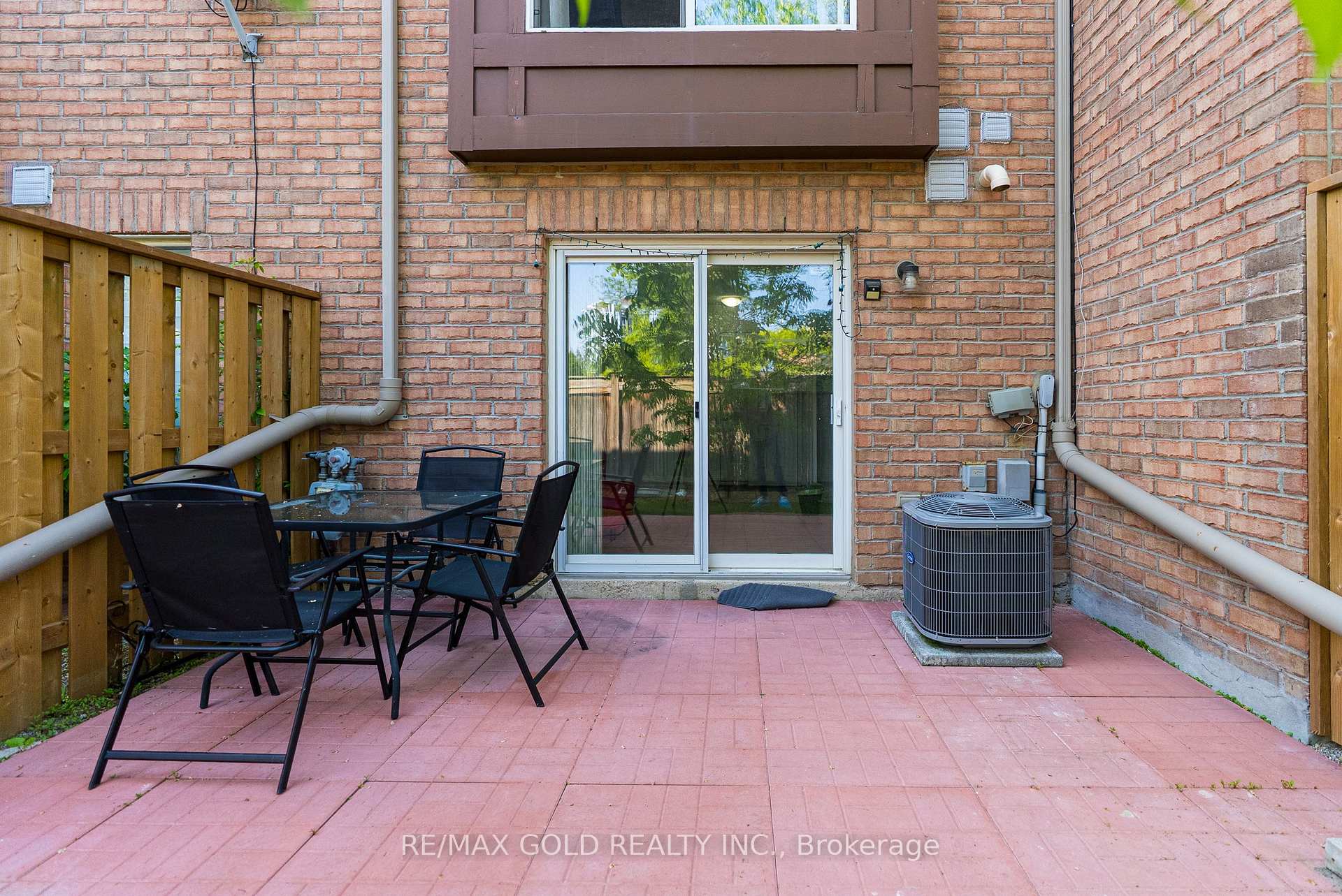 3 Bedrooms Condo at 50 Strathaven, Mississauga For sale
