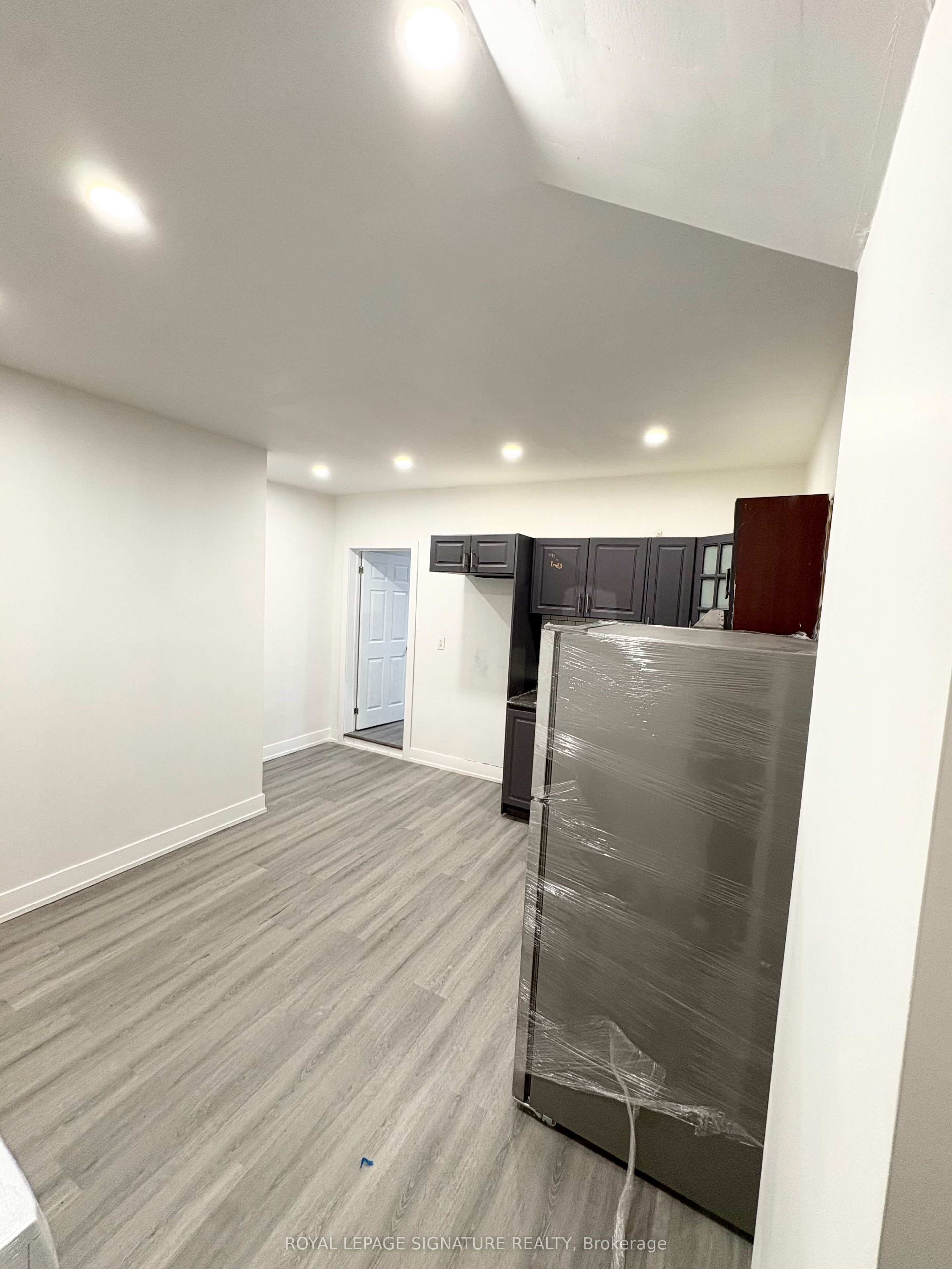 172 Coxwell Avenue, #Main