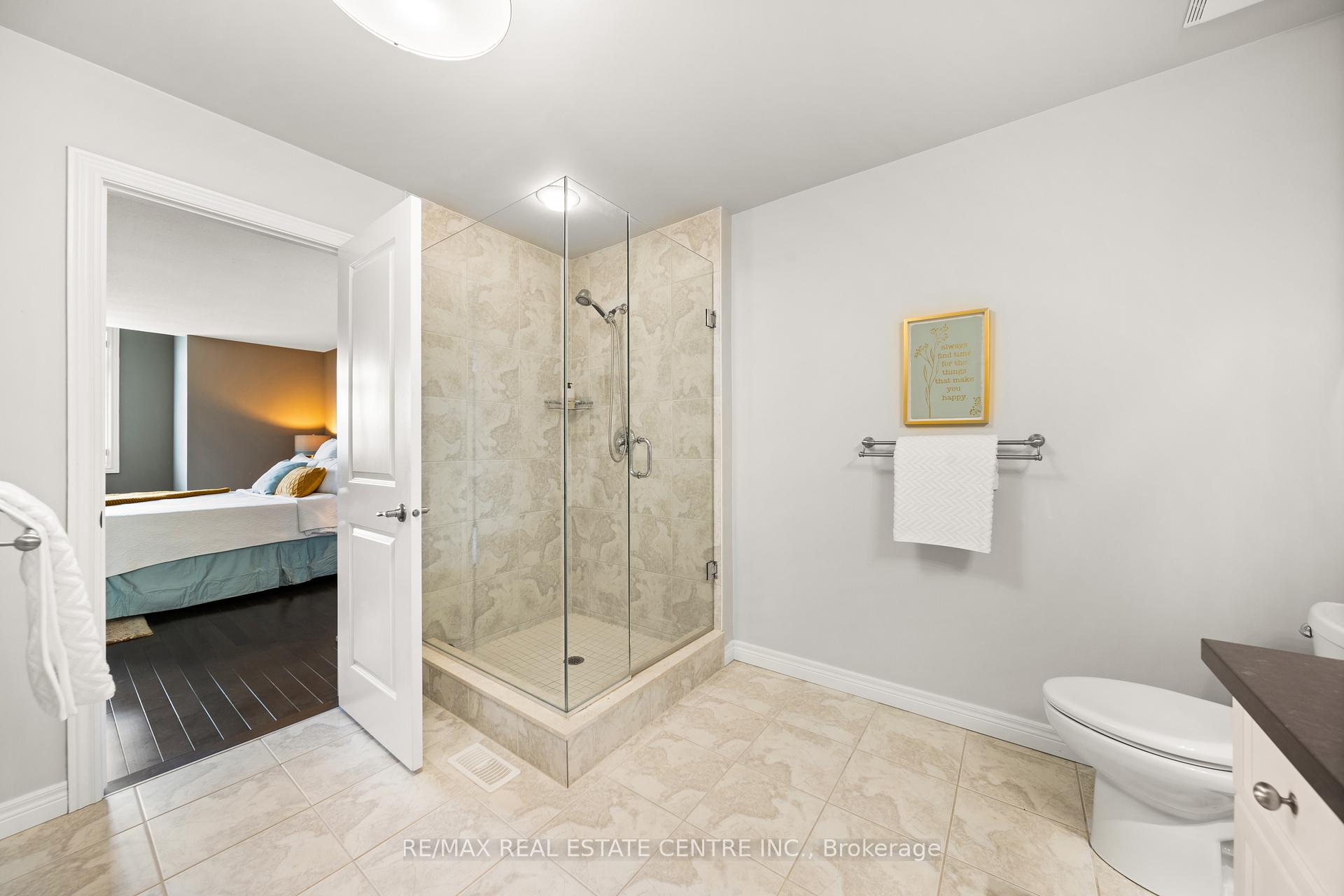 3 Bedrooms Condo at 441 Stonehenge, Hamilton For sale