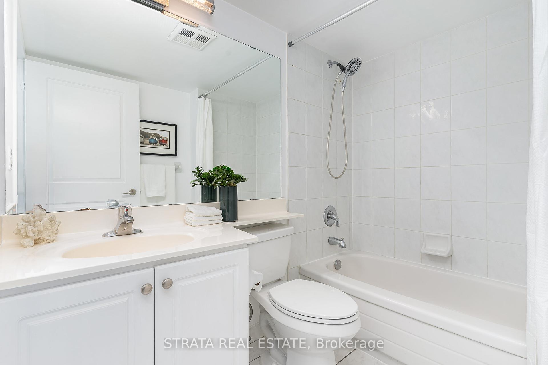 3 Bedrooms Condo at 4978 Yonge, Toronto For sale
