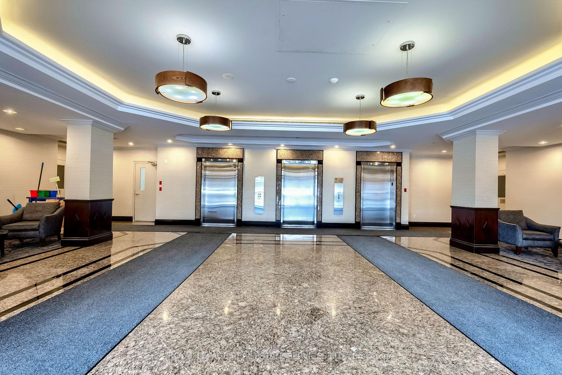 1 Bedroom Condo at 2155 Burnhamthorpe, Mississauga For sale