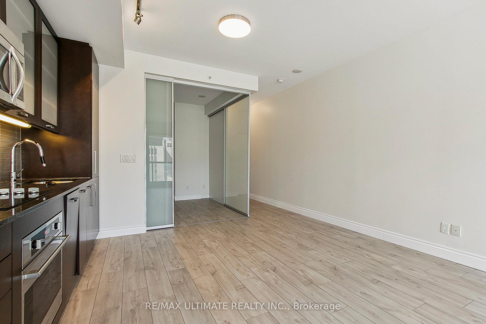 2 Bedrooms Condo at 210 Simcoe, Toronto For sale