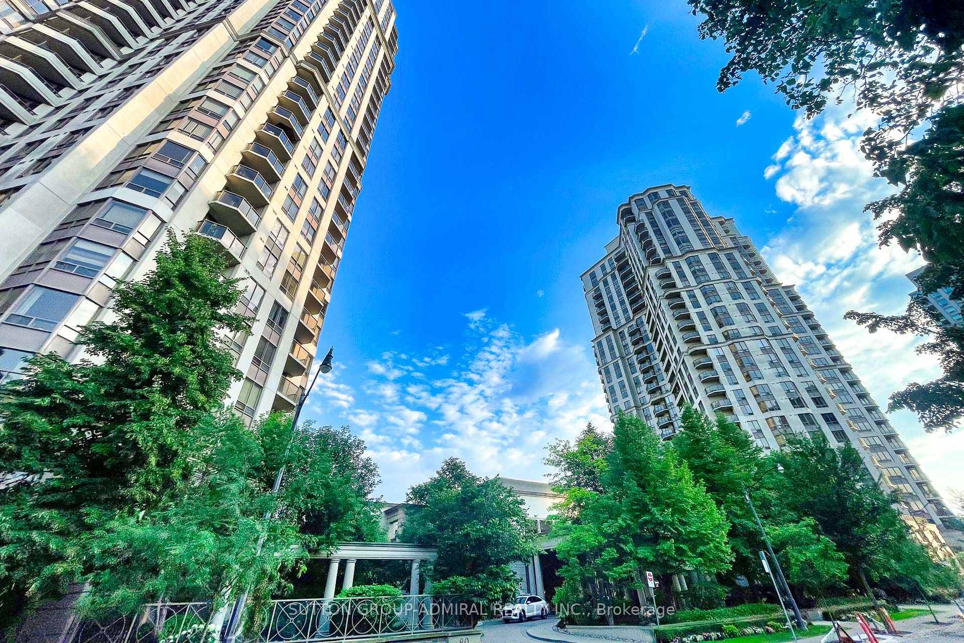 2 Bedrooms Condo at 78 Harrison Garden, Toronto For sale