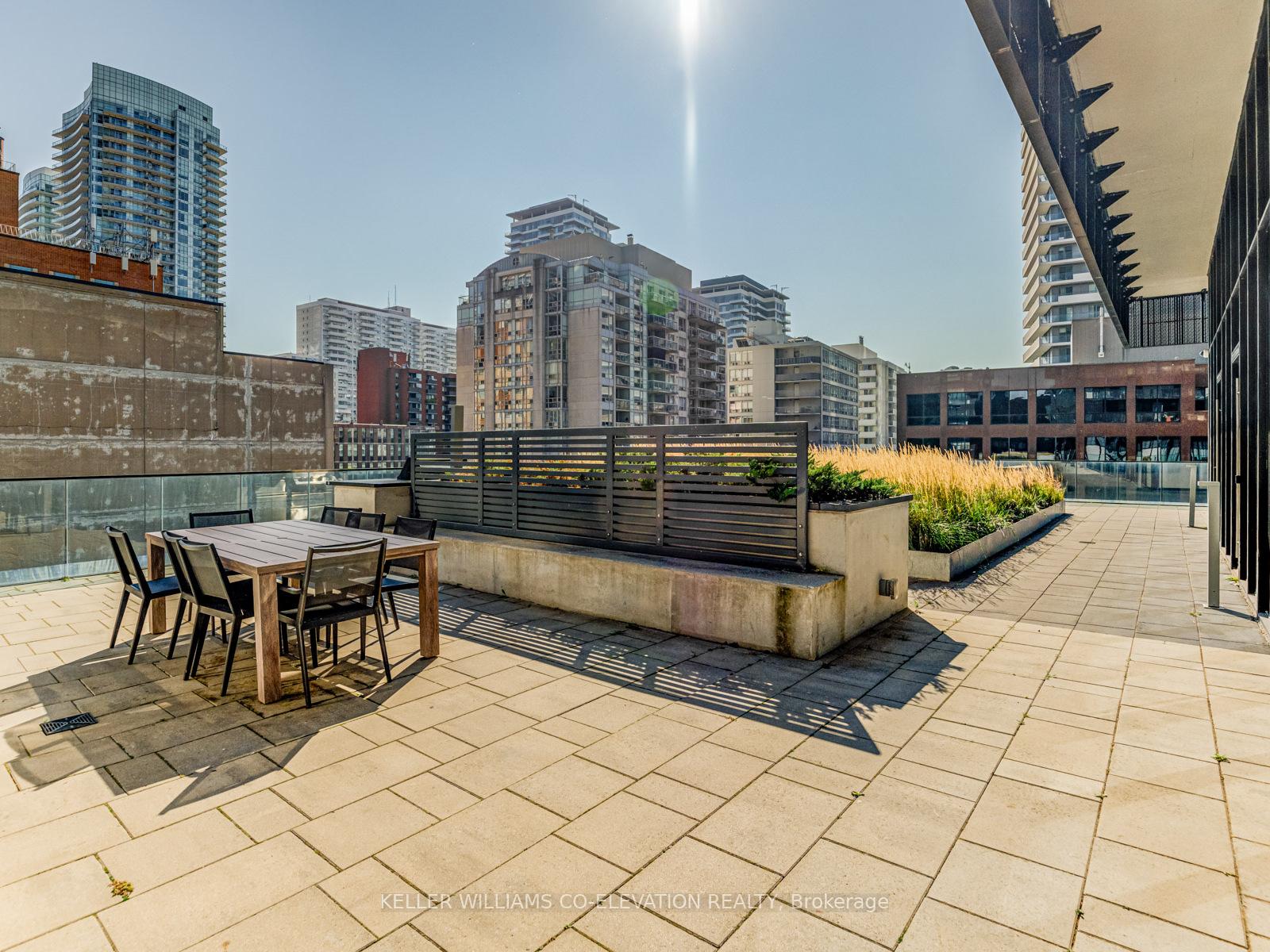 1 Bedroom Condo at 8 Eglinton,  Toronto For sale